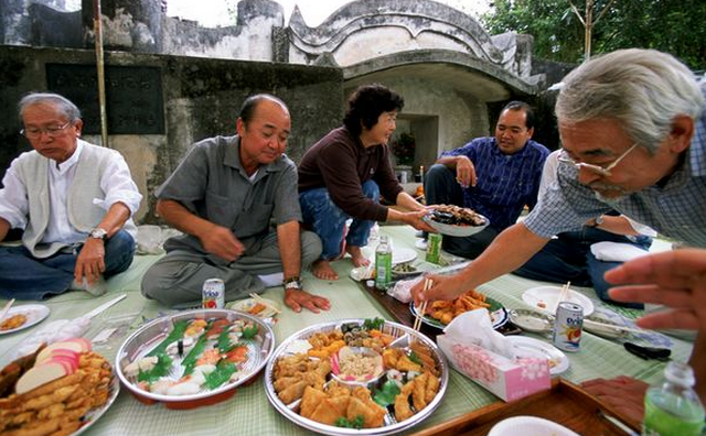 9 astuces pour vivre mieux et plus longtemps selon des résidents d’Okinawa au Japon